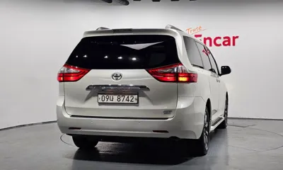 Toyota Sienna 2018, 89487 км, за 16113.39 USD
