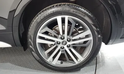 Audi Q5 2021, 23373 км, за 28990.24 USD