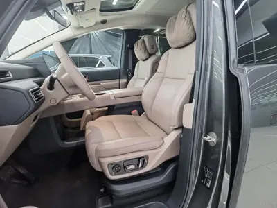 Li Auto Li MEGA 2025, 10000 км, за 68538.99 USD