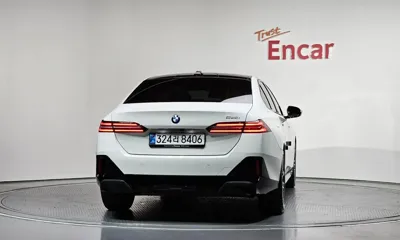 BMW 5-Series 2025, 22105 км, за 40370.22 USD