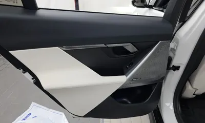 BMW 5-Series 2025, 22105 км, за 40370.22 USD - фото 25