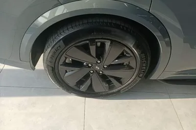 Li Auto L8 2025, 27300 км, за 42065 USD - фото 12