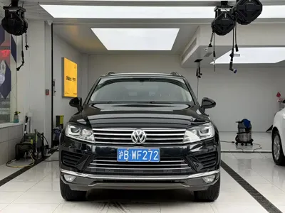 Volkswagen Touareg 2017, 130000 км, за 17116.86 USD