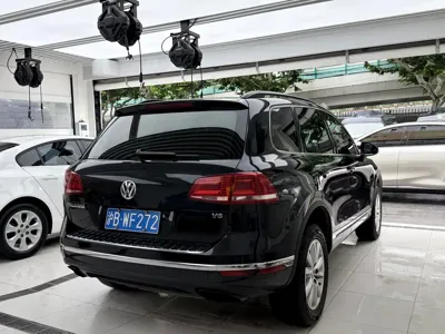 Volkswagen Touareg 2017, 130000 км, за 17116.86 USD