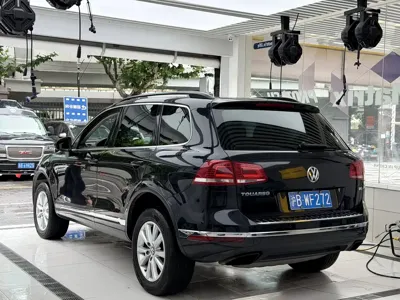 Volkswagen Touareg 2017, 130000 км, за 17116.86 USD
