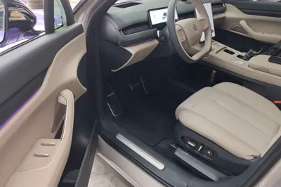 Nio ES8 2024, 13800 км, за 33998 USD - фото 23
