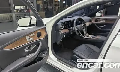 Mercedes-Benz E-Class 2023, 18546 км, за 30195.62 USD - фото 11