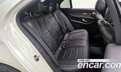 Mercedes-Benz E-Class 2023, 18546 км, за 30195.62 USD - фото 12