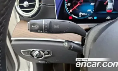 Mercedes-Benz E-Class 2023, 18546 км, за 30195.62 USD - фото 16