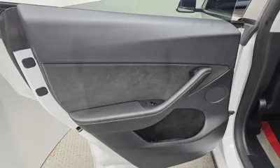 Tesla Model Y 2023, 77182 км, за 28424.13 USD - фото 25