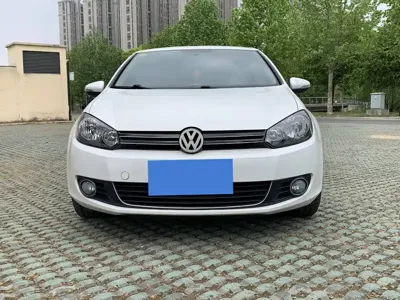 Volkswagen Golf 2013, 110000 км, за 2928.14 USD