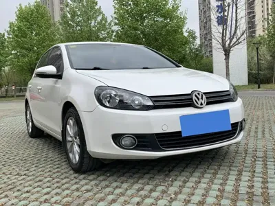 Volkswagen Golf 2013, 110000 км, за 2928.14 USD