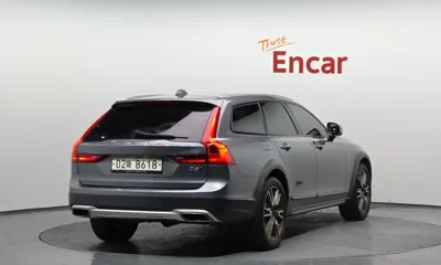 Volvo V90 2018, 355778 км, за 10289.27 USD