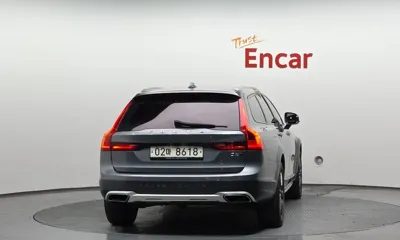 Volvo V90 2018, 355778 км, за 10289.27 USD