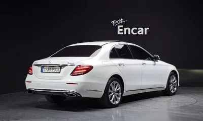 Mercedes-Benz E-Class 2018, 110654 км, за 12286.29 USD - фото 2