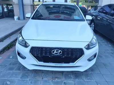 Hyundai Verna 2019, 44000 км, за 3694.1 USD