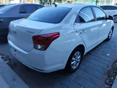 Hyundai Verna 2019, 44000 км, за 3694.1 USD