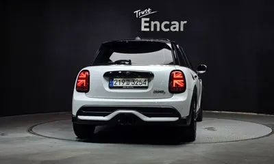 MINI Cooper 2023, 31945 км, за 16576.73 USD