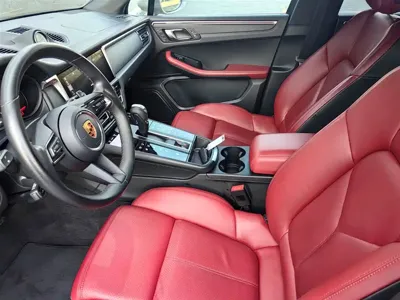 Porsche Macan 2023, 39000 км, за 52528.1 USD