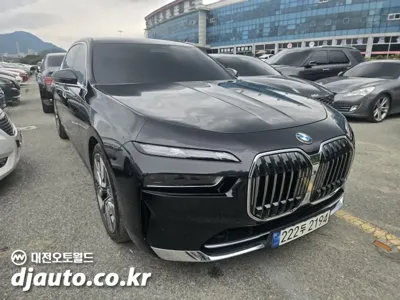 BMW 7-Series · 2023 год