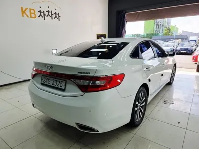 Hyundai Grandeur 2011, 100500 км, за 3322.48 USD