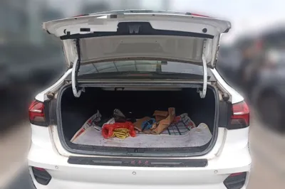 Roewe i5 2021, 23200 км, за 7378 USD - фото 19