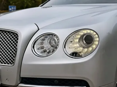 Bentley Flying Spur 2016, 160000 км, за 73394.69 USD