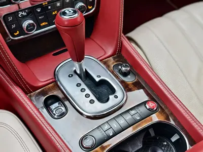 Bentley Flying Spur 2016, 160000 км, за 73394.69 USD - фото 28
