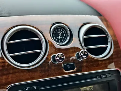 Bentley Flying Spur 2016, 160000 км, за 73394.69 USD - фото 33