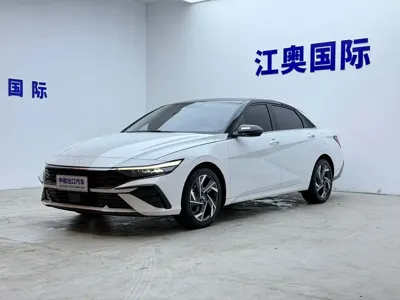 Hyundai Elantra · 2023 год