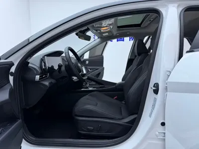 Hyundai Elantra 2023, 18000 км, за 15126.25 USD
