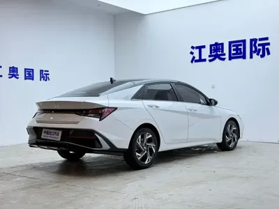 Hyundai Elantra 2023, 18000 км, за 15126.25 USD - фото 19