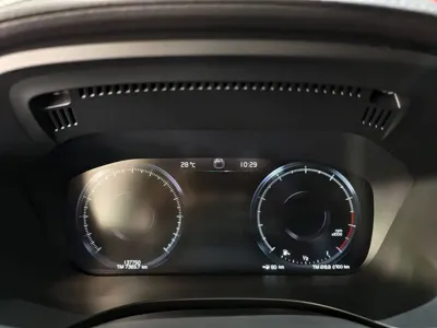 Volvo XC60 2020, 137000 км, за 16156.25 USD - фото 8