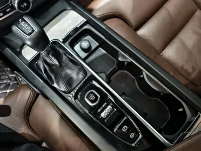 Volvo XC60 2020, 137000 км, за 16156.25 USD - фото 11