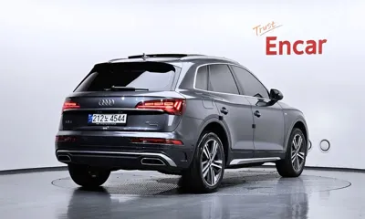 Audi Q5 2023, 31858 км, за 29539.19 USD