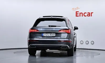 Audi Q5 2023, 31858 км, за 29539.19 USD