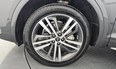 Audi Q5 2023, 31858 км, за 29539.19 USD
