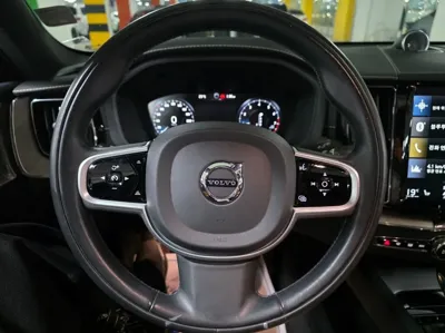 Volvo XC60 2020, 50891 км, за 25027.62 USD