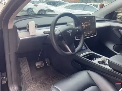 Tesla Model Y 2023, 80000 км, за 23579.95 USD