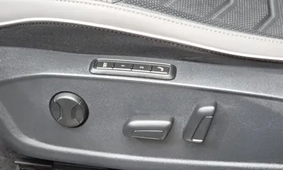 Volkswagen Arteon 2023, 48653 км, за 19218.25 USD - фото 32