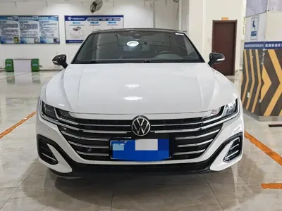 Volkswagen CC 2023, 60000 км, за 19099.1 USD