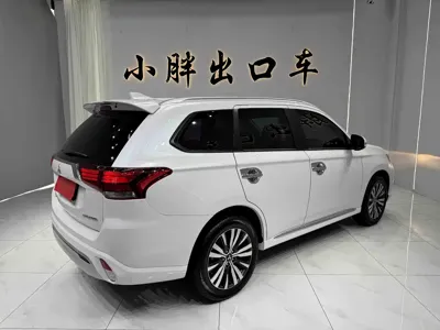 Mitsubishi Outlander 2023, 31000 км, за 17651.64 USD