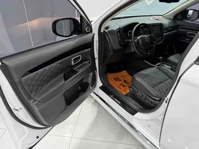 Mitsubishi Outlander 2023, 31000 км, за 17651.64 USD - фото 18