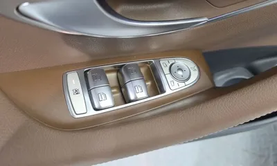 Mercedes-Benz E-Class 2021, 25205 км, за 32526.7 USD - фото 28