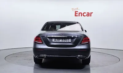 Mercedes-Benz E-Class 2018, 118306 км, за 13224.76 USD
