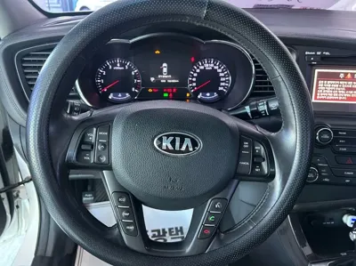 Kia K5 2013, 156151 км, за 2511.9 USD