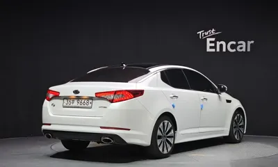 Kia K5 2011, 119723 км, за 2930.26 USD