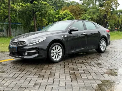 Kia K5 · 2017 год