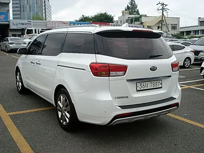 Kia Canival 2017, 90337 км, за 7156.34 USD