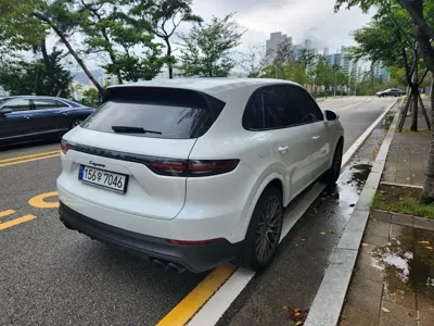 Porsche Cayenne 2023, 48500 км, за 61756.46 USD